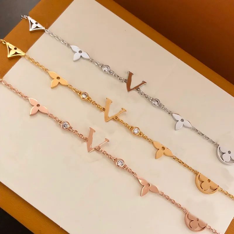 heart gold Bracelet fashion love Designer Bracelets for Women flower Wristband Cuff Chain Letter Jewelry Crystal 18K Gold Plated Stainless steel Wedding gifts
heart gold Bracelet fashion love Designer Bracelets for Women flower Wristband Cuff Chain Letter Jewelry Crystal 18K Gold Plated Stainless steel Wedding gifts