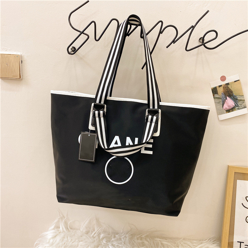 Commuter High Capacity Handbag Tote Bag For Women Fashion Simple Shoulder Bag Large capacity file bag Women's bag Fashion nylon shoulder bag Casual handbag, Black
Commuter High Capacity Handbag Tote Bag For Women Fashion Simple Shoulder Bag Large capacity file bag Women's bag Fashion nylon shoulder bag Casual handbag, Black