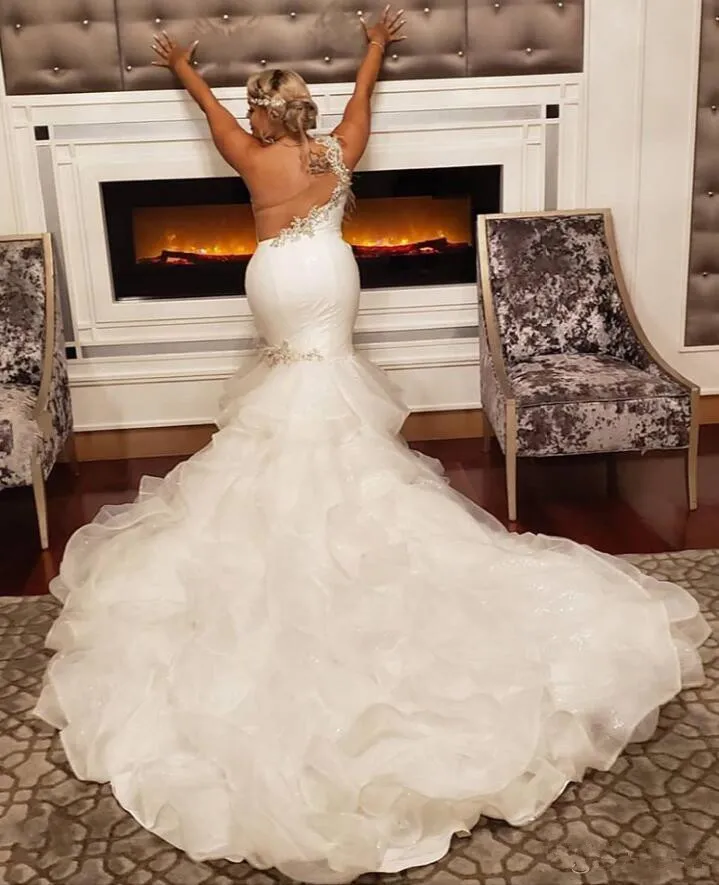 2023 Gorgeous Mermaid Wedding Dresses Bridal Gown Crystals Beaded Feather Ruffles Sweep Train Custom Made Vestidos De Novia Plus Size Beach Garden