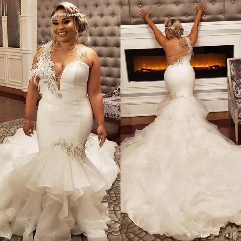 2023 Gorgeous Mermaid Wedding Dresses Bridal Gown Crystals Beaded Feather Ruffles Sweep Train Custom Made Vestidos De Novia Plus Size Beach Garden