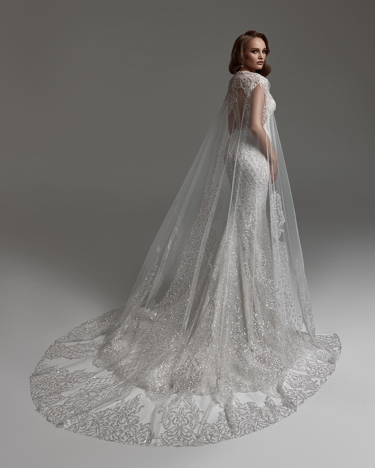 Sexy Mermaid Sparkling Wedding Dresses V Neck Short Sleeve Bride Gowns With Wraps Zipper Back Robe De