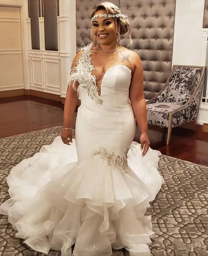 2023 Gorgeous Mermaid Wedding Dresses Bridal Gown Crystals Beaded Feather Ruffles Sweep Train Custom Made Vestidos De Novia Plus Size Beach Garden