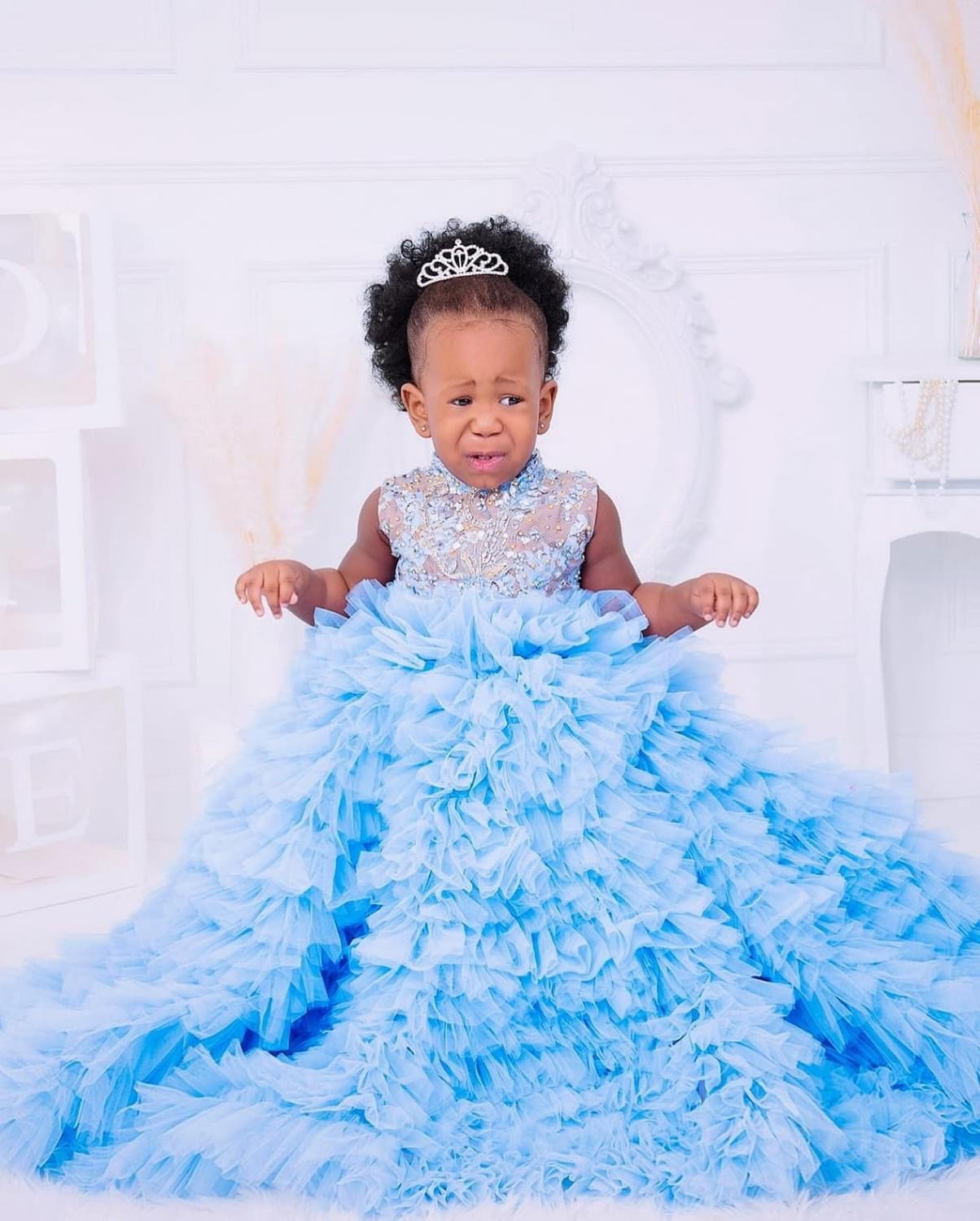 2023 Sky Blue Lace Flower Girl Dresses Ball Gown Tulle Tiers Vintage Little Girl Peageant Dress Gowns ZJ407