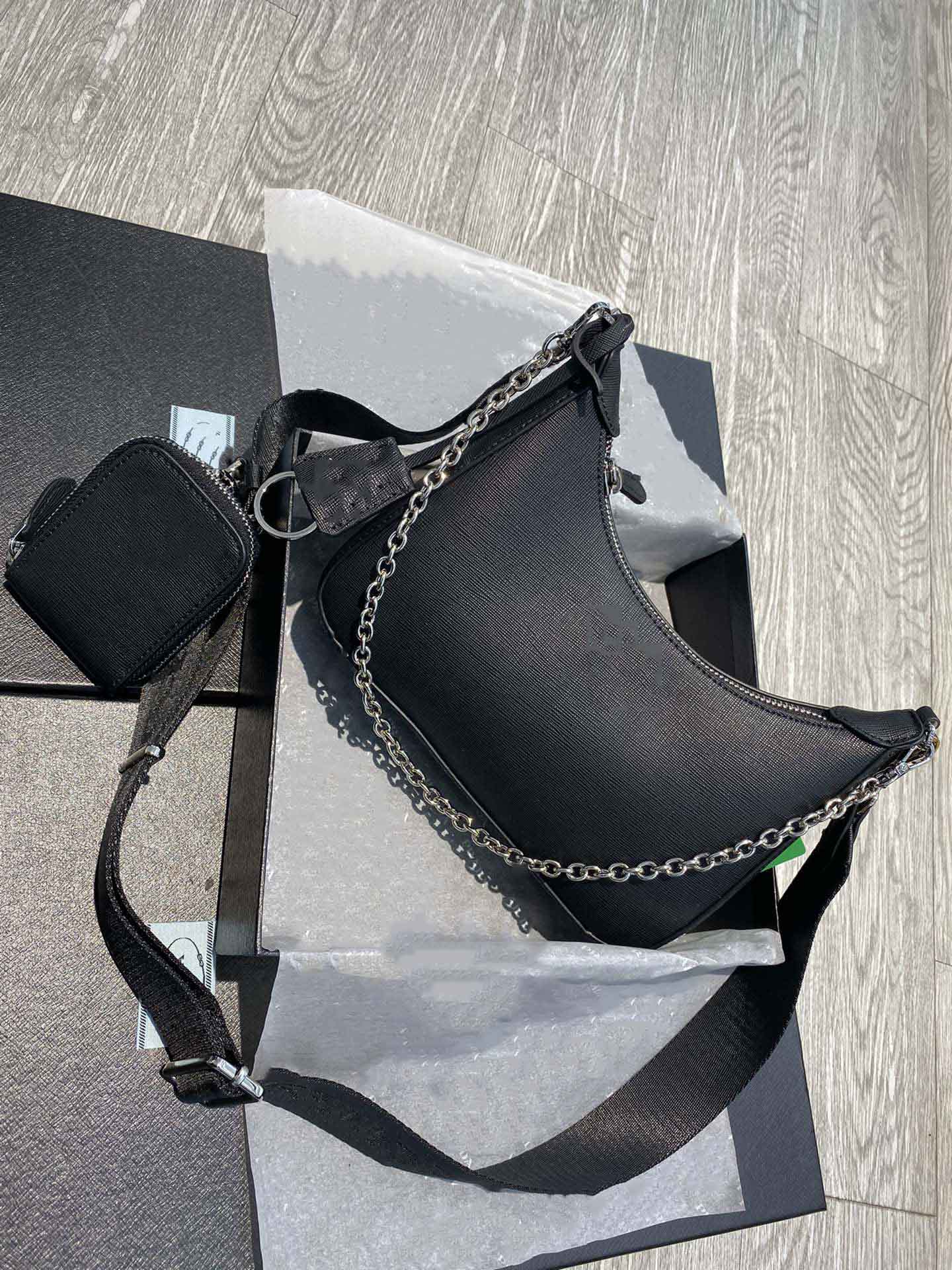 Designer bag Women's Fashion underarm bag is all the rage in fashion all leather crossbody bag