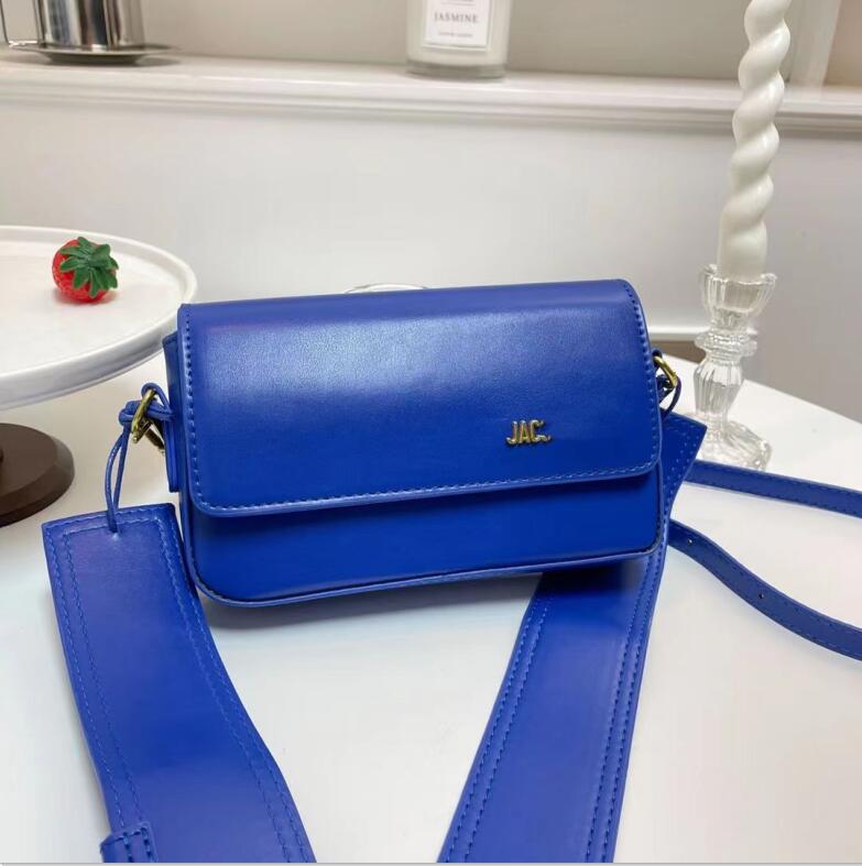 JAQUEMUS bags New Shoulder Bag Jaquemus LeVague Wave Pattern ins Same Underarm Bag Small Style Stick Bag Dinner bag, White
JAQUEMUS bags New Shoulder Bag Jaquemus LeVague Wave Pattern ins Same Underarm Bag Small Style Stick Bag Dinner bag, White
