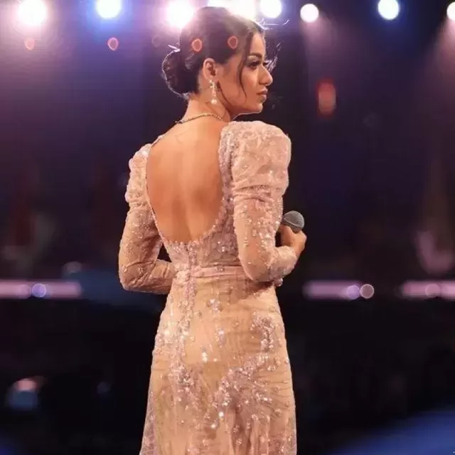 Sexy Pink Dubai Aso Ebi Sequins Beaded Prom Dresses For Arabic Backless V Neck Illusion Evening Formal Party Second Reception Gowns Vestidos De Noiva