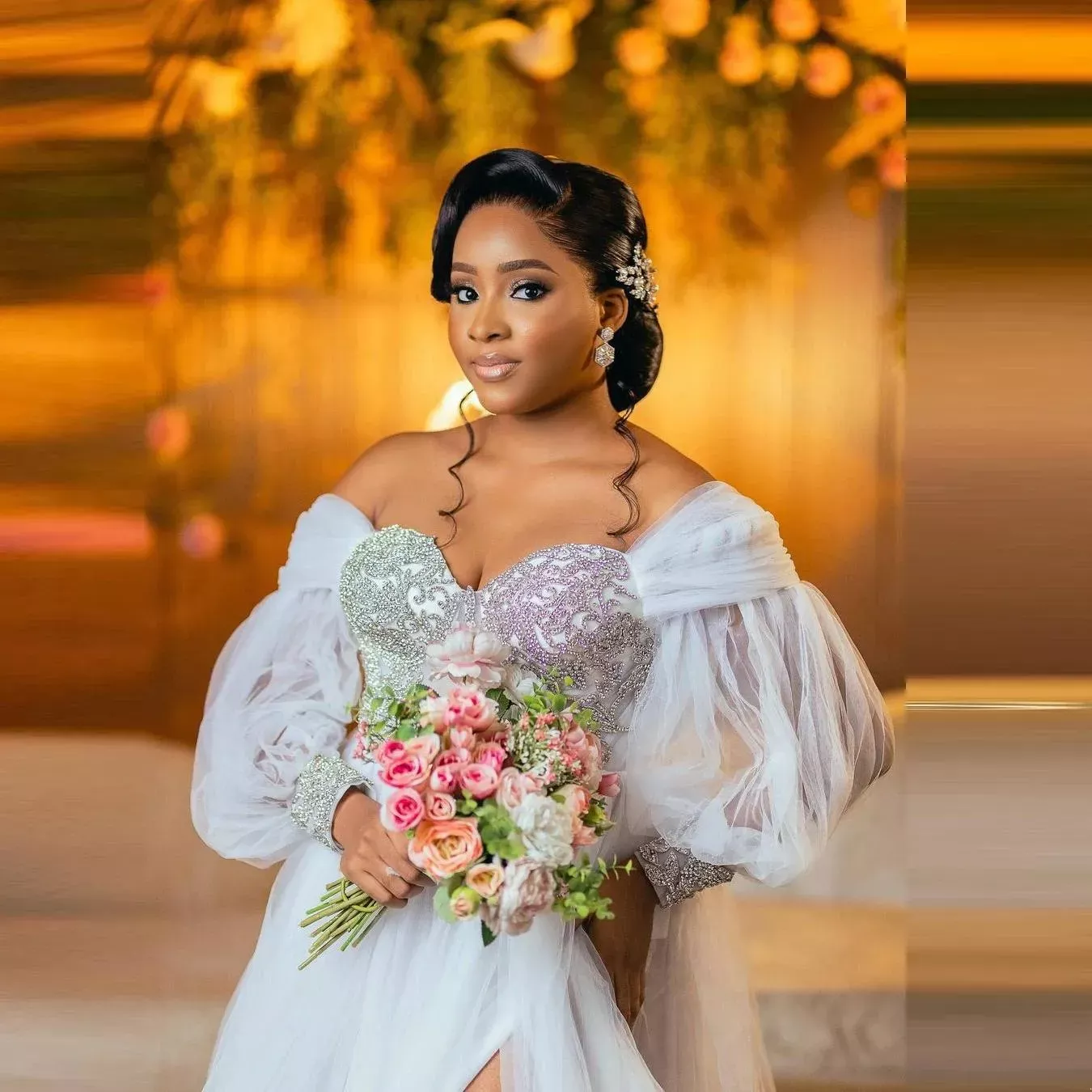 White Sexy Tulle Long Sleeve A Line Wedding Dresses Sparkly Beads Lace Applique Front Split Plus Size Bridal Party Gowns Vestidos De