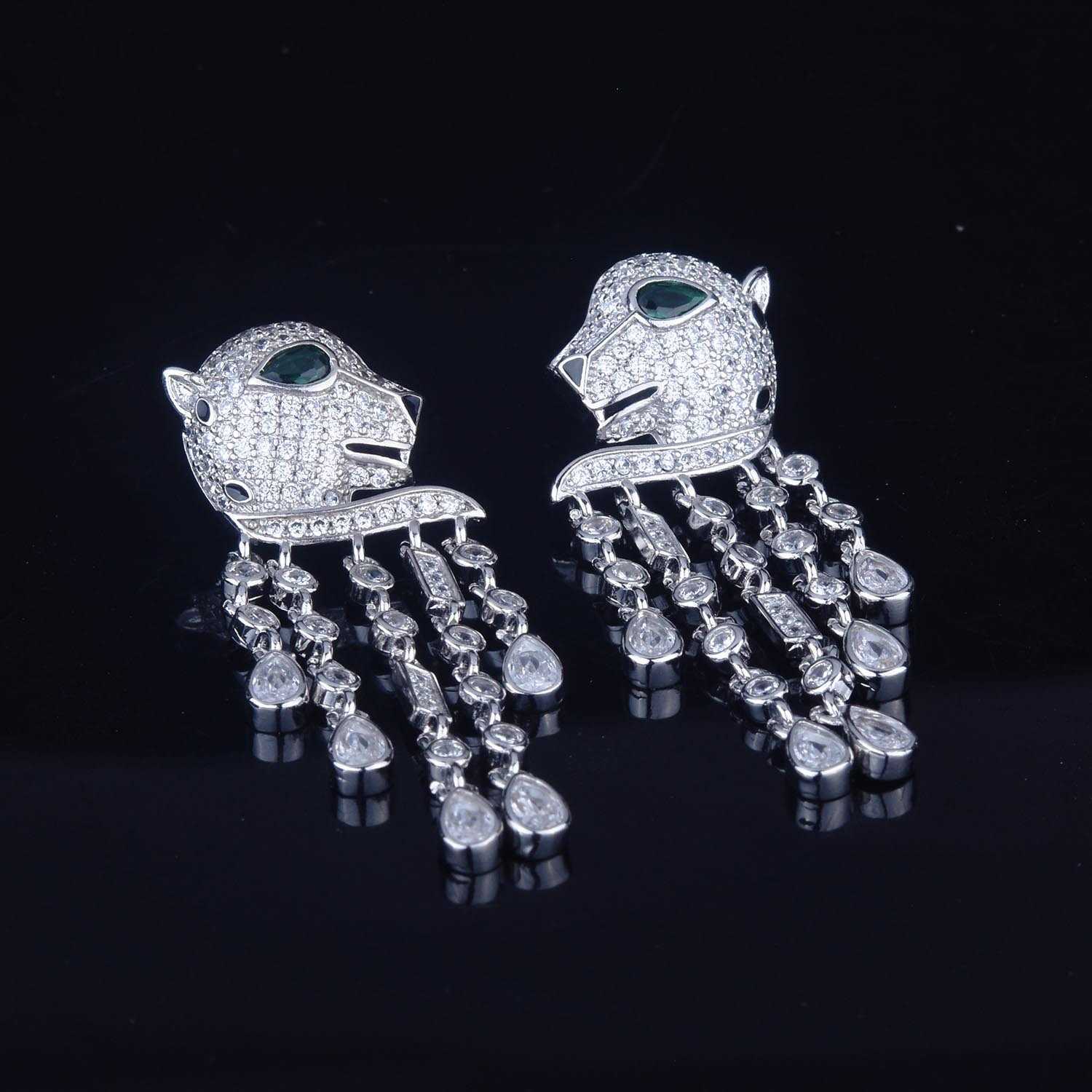 High version Carti's same full-size leopard earrings Heavy engineering design temperament senior sense head tassel long