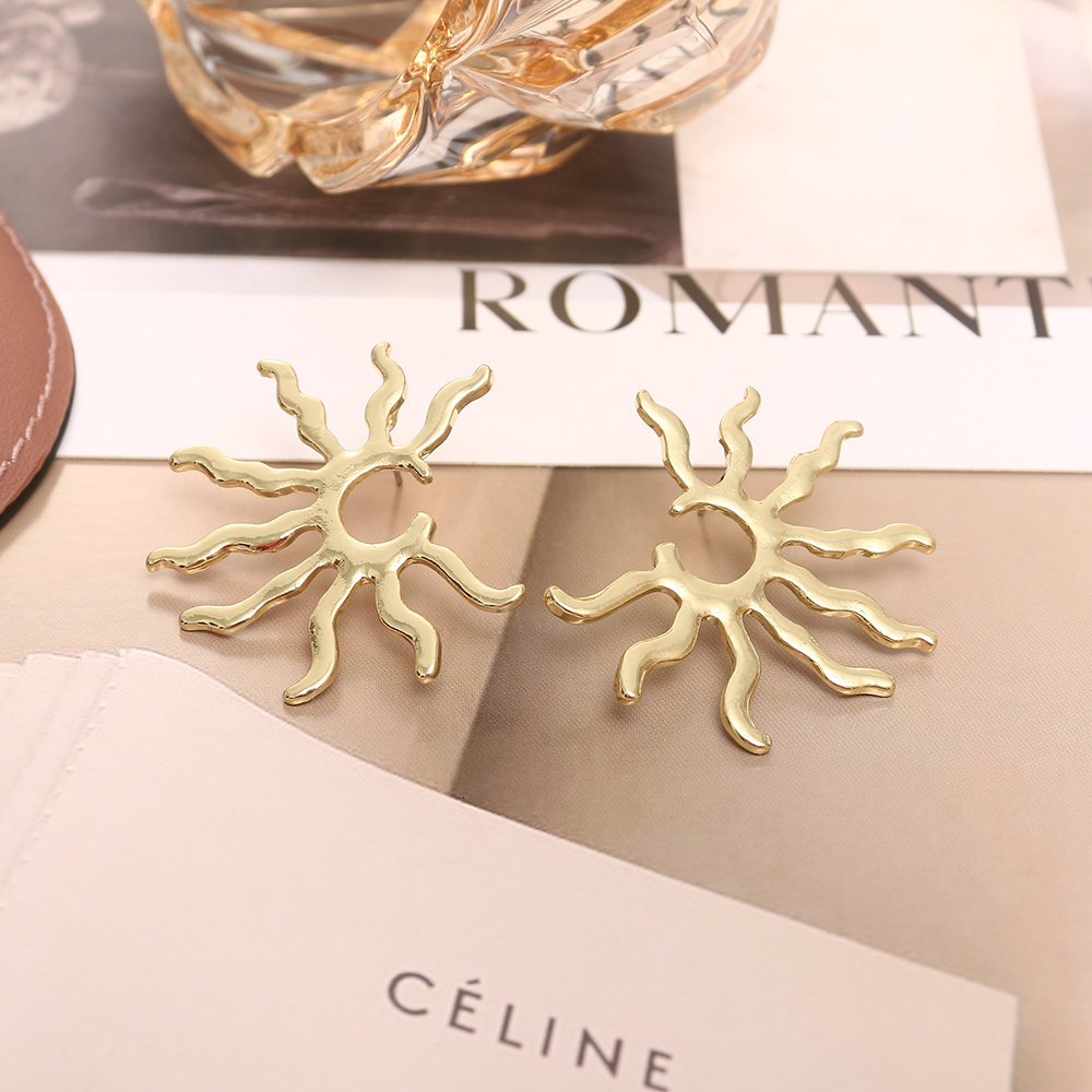 Stud Exaggerated Vintage Drop Earrings for Women Gold colour Dangle Wild Sun EaringsFemale Fashion Jewelry 230710