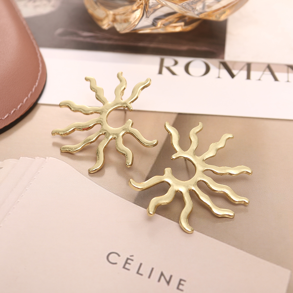 Stud Exaggerated Vintage Drop Earrings for Women Gold colour Dangle Wild Sun EaringsFemale Fashion Jewelry 230710