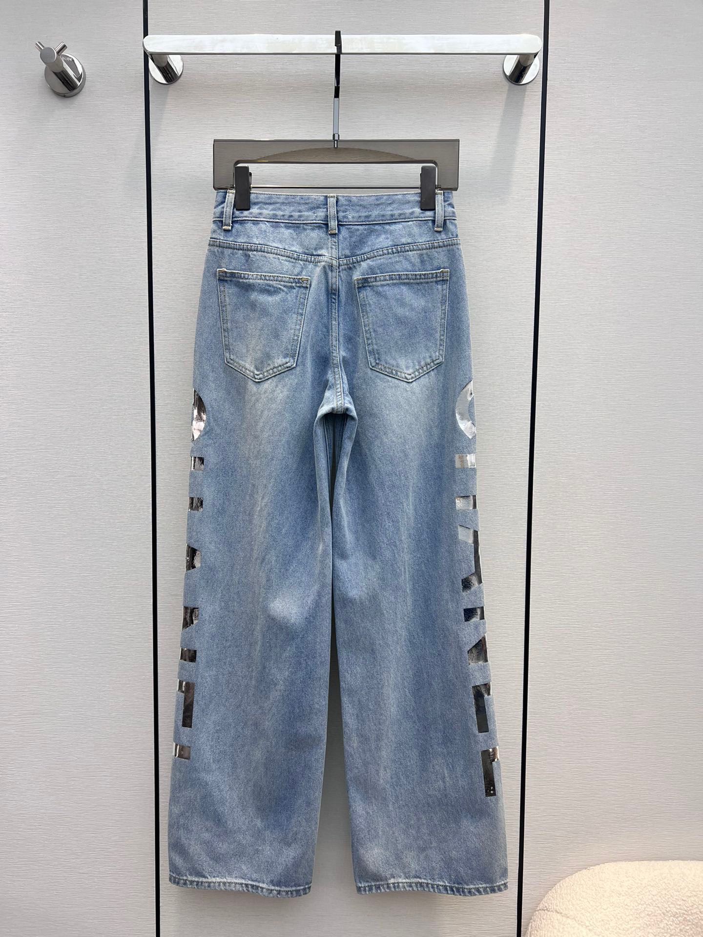 2023 New Women's Letter Jeans Designer Vintage Button Blue Color Jeans Women's Pockets High Waist Loose Straight Jeans
2023 New Women's Letter Jeans Designer Vintage Button Blue Color Jeans Women's Pockets High Waist Loose Straight Jeans