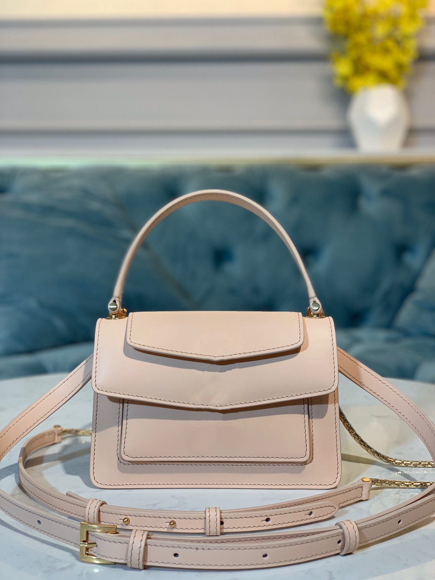 Classic women's handbag High-end quality waist pack with cowhide material shoulder bag crossbody bag a variety of ways to carry a storage layer two pockets practical
Classic women's handbag High-end quality waist pack with cowhide material shoulder bag crossbody bag a variety of ways to carry a storage layer two pockets practical