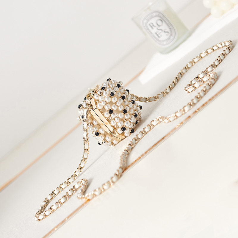 Pearls Mini Evening Bag Designer Shoulder Bag 8cm Luxury Crossbody Bag High Imitation Chain Bag With Box ZC135
Pearls Mini Evening Bag Designer Shoulder Bag 8cm Luxury Crossbody Bag High Imitation Chain Bag With Box ZC135