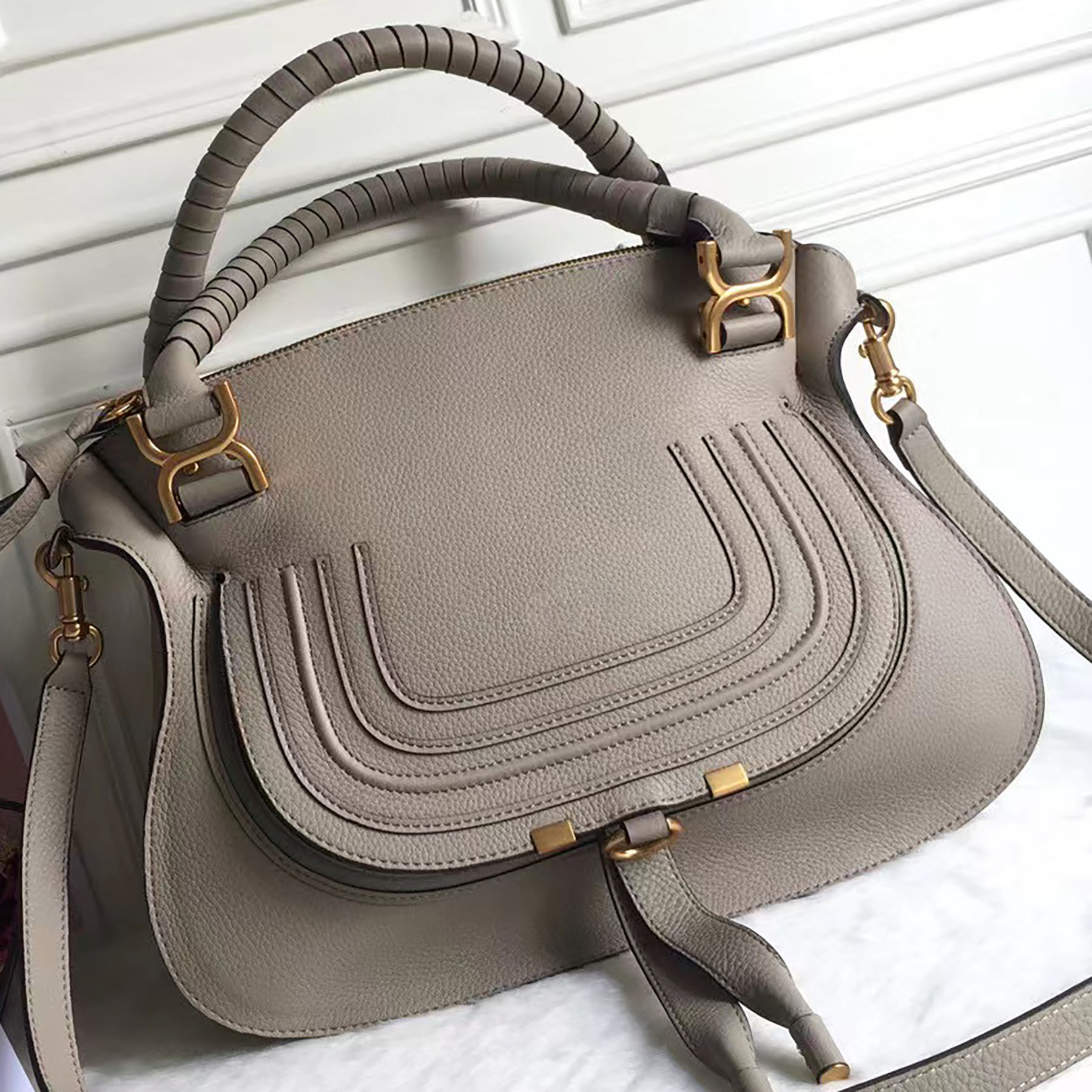 Marcie Small Double Carry Bag Saddle Stitches Grained Leather Fashion Luxurys Designer Woman Shoulder Bags Tote Oblique Crossbody, 31
Marcie Small Double Carry Bag Saddle Stitches Grained Leather Fashion Luxurys Designer Woman Shoulder Bags Tote Oblique Crossbody, 31