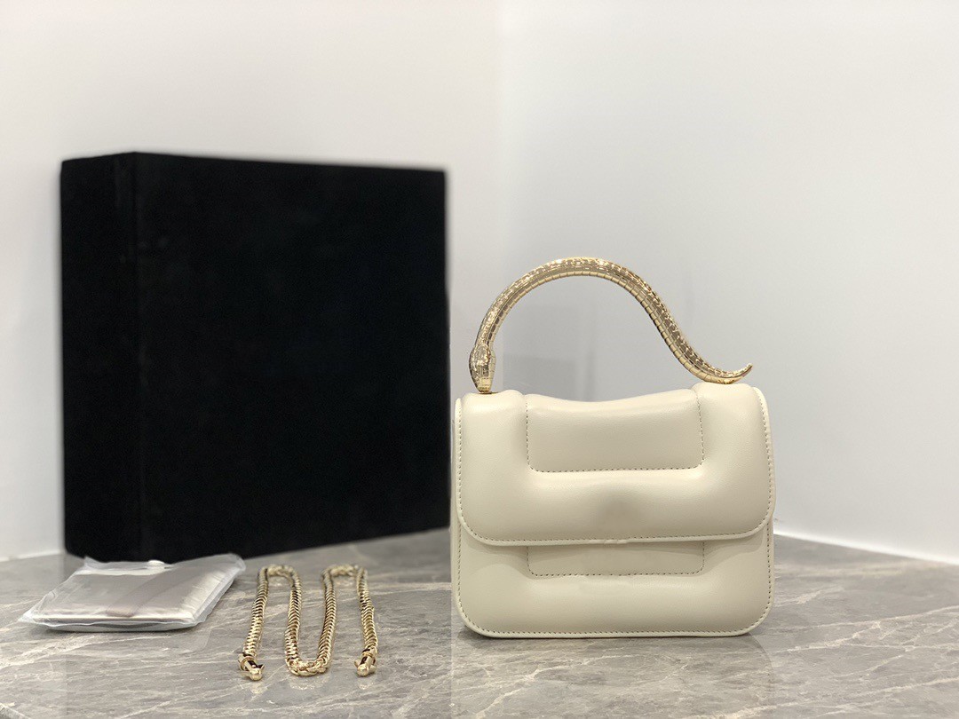291070 New Women's Tote High-end quality crossbody bag This special bag features a storage layer with a sheepskin shoulder strap that can be detachable and versatile
291070 New Women's Tote High-end quality crossbody bag This special bag features a storage layer with a sheepskin shoulder strap that can be detachable and versatile