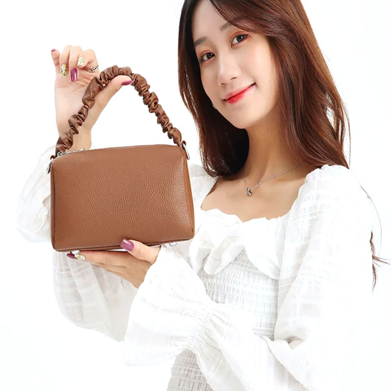 Leather women crossbody small lift bun top layer cowhide shoulder bag Business trend double zipper women's satchel bag
Leather women crossbody small lift bun top layer cowhide shoulder bag Business trend double zipper women's satchel bag