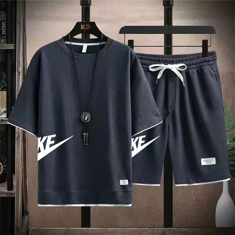 Summer New Mens Set Hip Hop Fashion Tracksuit T-shirt and Shorts Two Piece Set 
Summer New Mens Set Hip Hop Fashion Tracksuit T-shirt and Shorts Two Piece Set