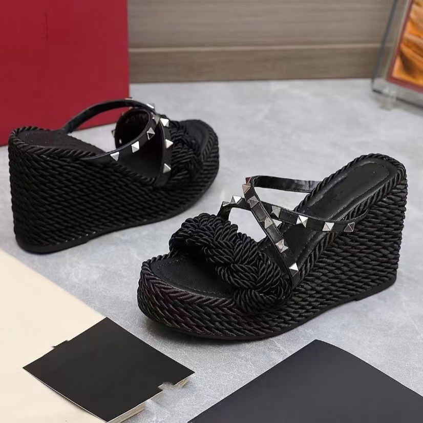 top-level Women Luxurys Designers mules Shoes 10cm high heel balck patent leather buckled strap Cage heels sandals stiletto pointed toes ankle straps Dress shoes
top-level Women Luxurys Designers mules Shoes 10cm high heel balck patent leather buckled strap Cage heels sandals stiletto pointed toes ankle straps Dress shoes
