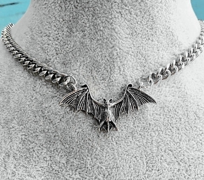 Pendant Necklaces Fashion Vintage Punk Gothic Bat Chain Necklace for Women Animals Choker Halloween Collar Hip Hop Girls Jewelry Gift 230630
