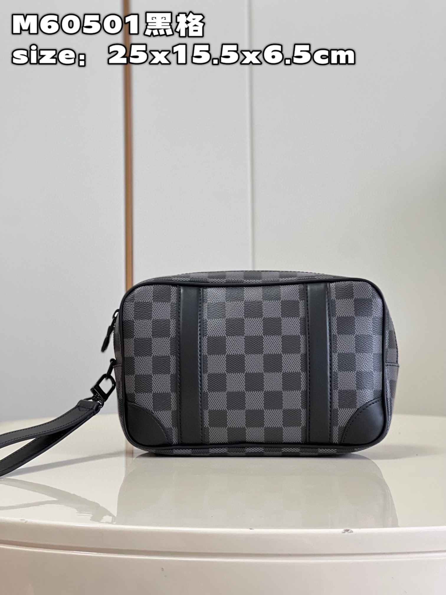 M60501 Men's Clutch Bag High-end quality Spacious zipper opening can be clipped inside the arm with multiple card slots very practical, Black
M60501 Men's Clutch Bag High-end quality Spacious zipper opening can be clipped inside the arm with multiple card slots very practical, Black