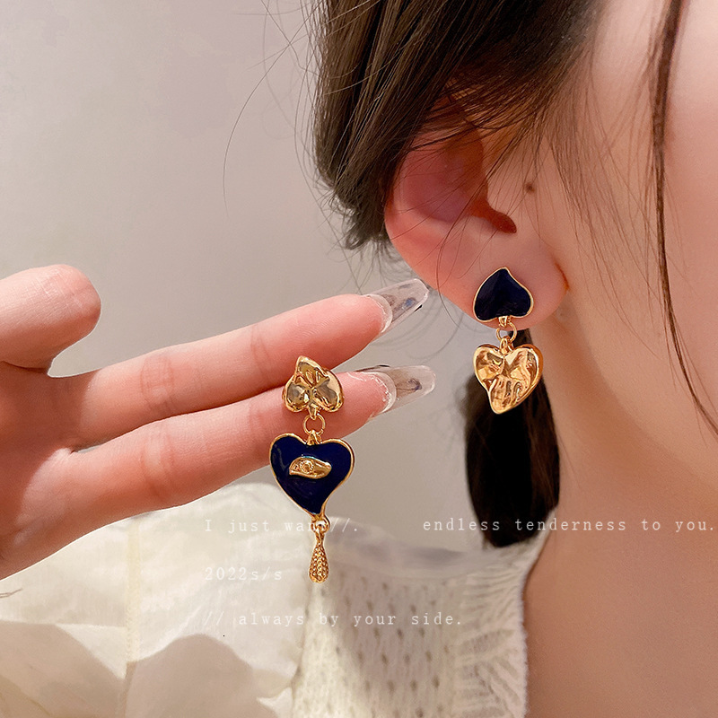 Stud Vintage Asymmetrical Dripping Pleated Love Earrings for Women Big Retro Heart Earring 230710