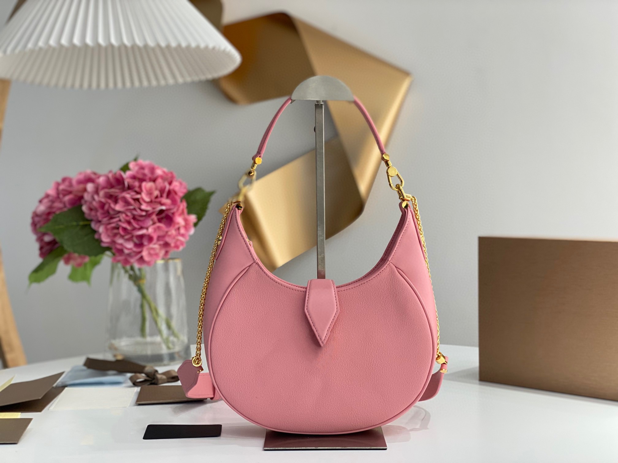 291636 New women's crossbody bag high-end quality underarm bag cowhide material shoulder bag adjustable shoulder strap a variety of ways to carry very practical
291636 New women's crossbody bag high-end quality underarm bag cowhide material shoulder bag adjustable shoulder strap a variety of ways to carry very practical