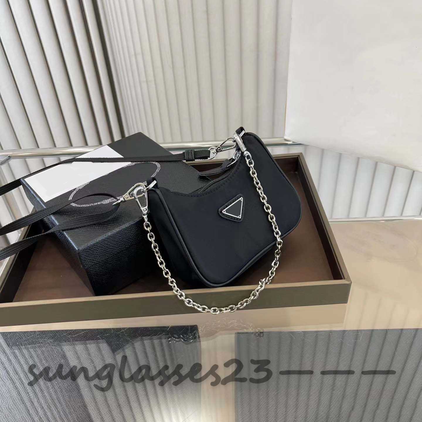 Designer Bag Tote Crossbody Bag Women's Fashion Shoulder Bag Classic Tote Bag Nylon Style Leather with Serial number Sport Sexy Hobo Bag V103705
Designer Bag Tote Crossbody Bag Women's Fashion Shoulder Bag Classic Tote Bag Nylon Style Leather with Serial number Sport Sexy Hobo Bag V103705