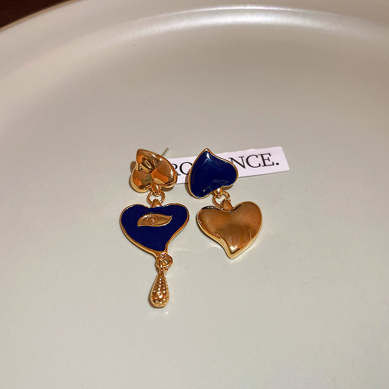 Stud Vintage Asymmetrical Dripping Pleated Love Earrings for Women Big Retro Heart Earring 230710