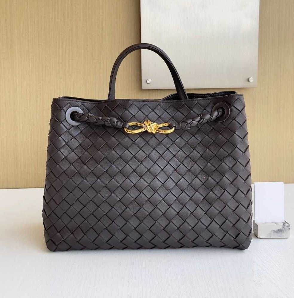 2024 Family 8-E Buckle Andiamo Original Leather Designer New Woven Womens Portable Single Shoulder Crossbody Official Document Tote Bag 1136Ess