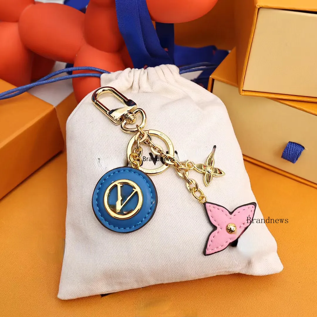 Luxury Designers Keychains Letters Designers Keychain Top Car Key Holder Chain Women Buckle Jewelry Keyring Bags Pendant Exquisite Gift 2447
Luxury Designers Keychains Letters Designers Keychain Top Car Key Holder Chain Women Buckle Jewelry Keyring Bags Pendant Exquisite Gift 2447