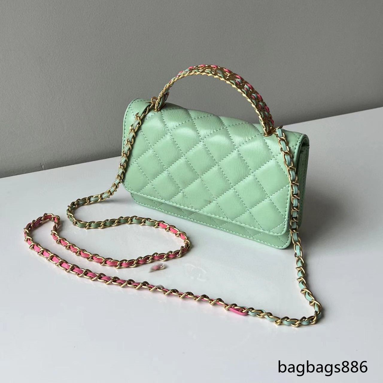 Channel Handle Shoulder Bag Women's Handheld Flip Panel Bag Colorful Hollow Handle Oil Wax Cowhide Flip Panel CC Bag Wholesale Black Gold Crossbody Designer Bag, Style 4
Channel Handle Shoulder Bag Women's Handheld Flip Panel Bag Colorful Hollow Handle Oil Wax Cowhide Flip Panel CC Bag Wholesale Black Gold Crossbody Designer Bag, Style 4