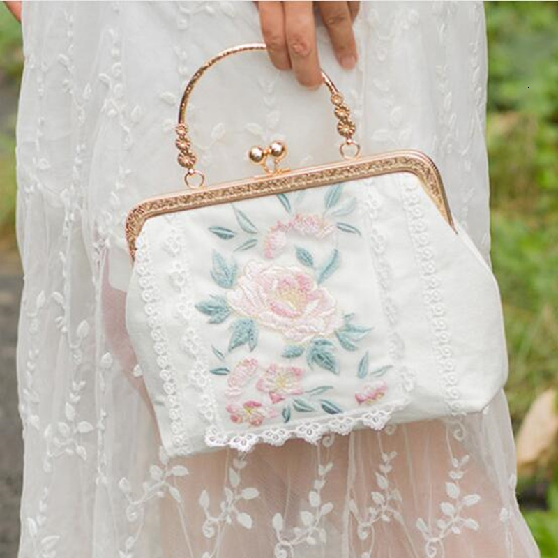 Evening Bag Vintage Kiss Lock Handbag Chinese Style Embroidery Purses and Clutches with Chain Strap Ladies Shoulder Bag 230711