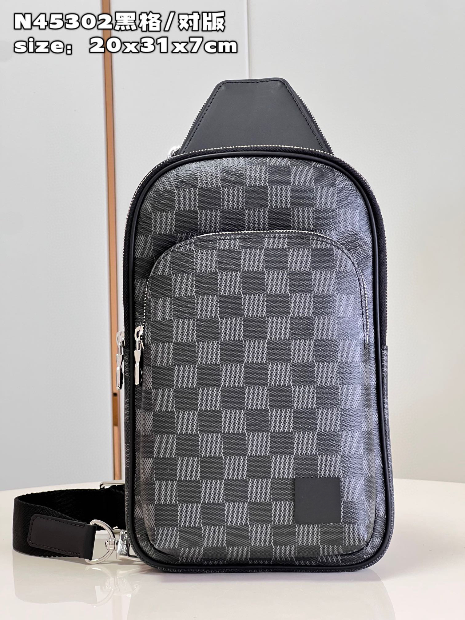 N45302 new men's chest bag high-end quality crossbody bag adjustable shoulder strap capacity can be put daily necessities upper body effect is very cool, Black
N45302 new men's chest bag high-end quality crossbody bag adjustable shoulder strap capacity can be put daily necessities upper body effect is very cool, Black