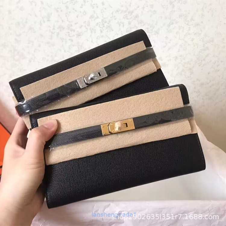 Luxury Designer tote Bags H home Kelys online store 2023 New Wallet Womens Long Leather Handbag Single Shoulder Oblique Straddle Mobile Phone With Real Logo, Black gold buckle
Luxury Designer tote Bags H home Kelys online store 2023 New Wallet Womens Long Leather Handbag Single Shoulder Oblique Straddle Mobile Phone With Real Logo, Black gold buckle