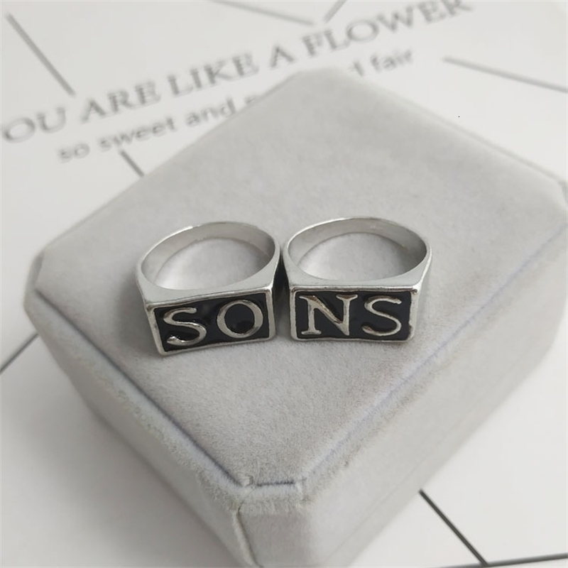 Wedding Rings 2 Pcs TV SOA Cosplay SONS SO NS Silver Gold Color Mayans MC Rock Punk Props Gift Men 230710