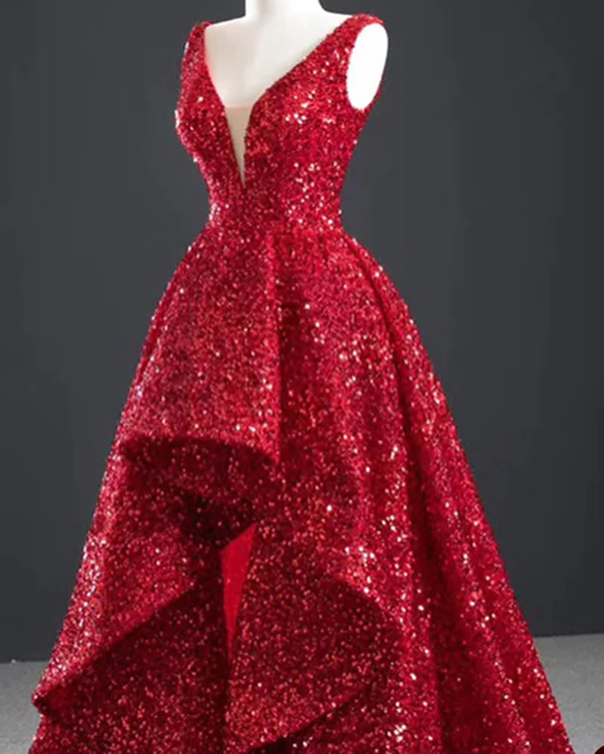 Shining A-line Prom Dresses V-neck Sleeveless Hi-lo Sequined Pleats Court Gown Backless Custom Made Plus Size Party Dress Vestido De Noite