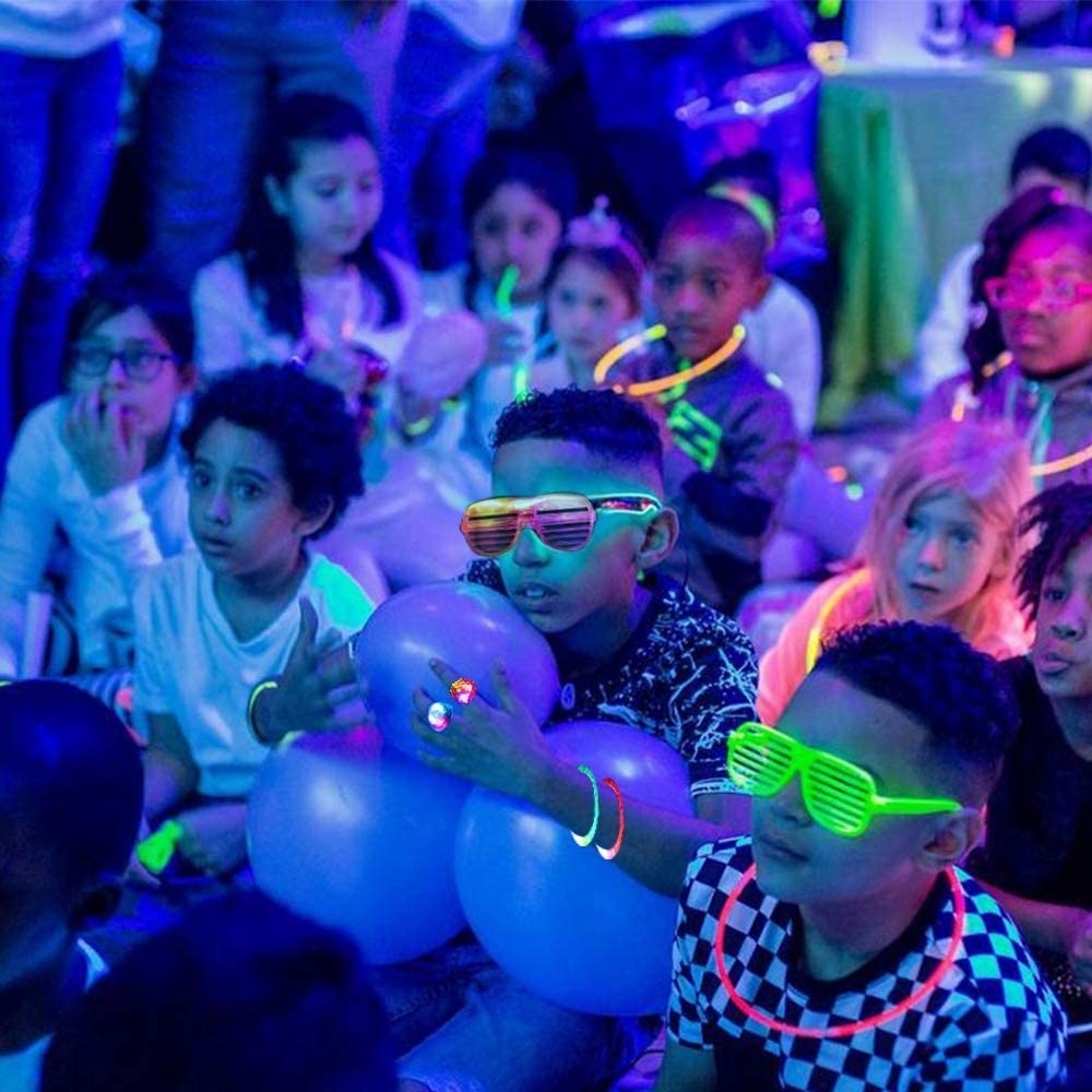 Novelty Games 78PCS LED Light Up Toy Party Favors Glow In The Dark Bulk for Adult Kid Birthday Jelly Ring Flashing Glasses Bracelet Hair Light 230710