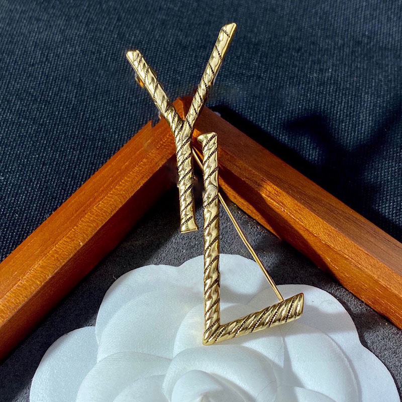 Designer Letter Brooch Women Pins Men Vintage Brooches Jewlery Y Suit Laple Broche Fashion Pin Lady Gold Jewelry Clothes Accessories 237112C
Designer Letter Brooch Women Pins Men Vintage Brooches Jewlery Y Suit Laple Broche Fashion Pin Lady Gold Jewelry Clothes Accessories 237112C