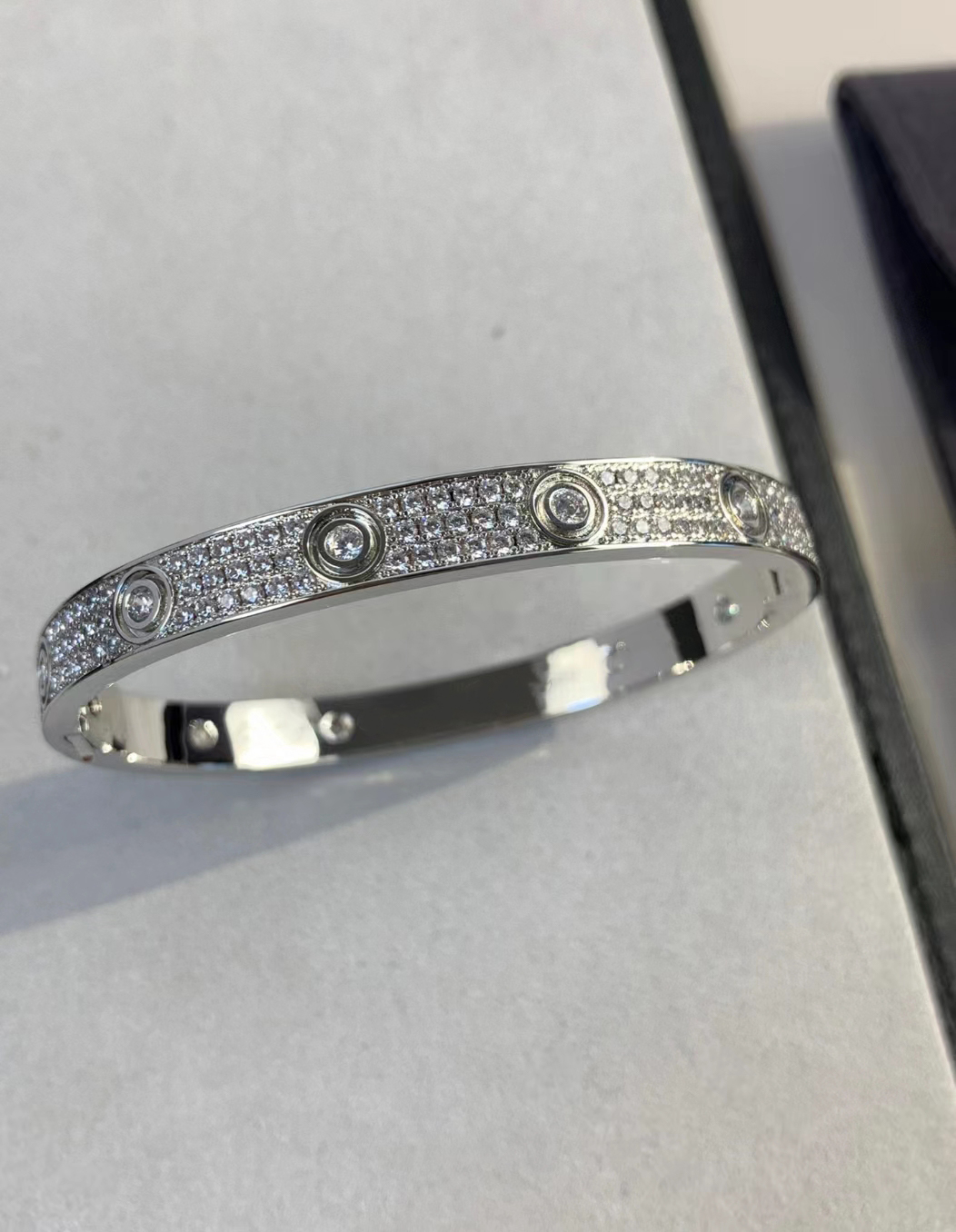 New Love Luxury Ten Diamonds Screw Designer Bangle Luxury Jewelry Women Bangle Classic Titanium Steel Alloy Gold-Plated Craft Allergic
New Love Luxury Ten Diamonds Screw Designer Bangle Luxury Jewelry Women Bangle Classic Titanium Steel Alloy Gold-Plated Craft Allergic