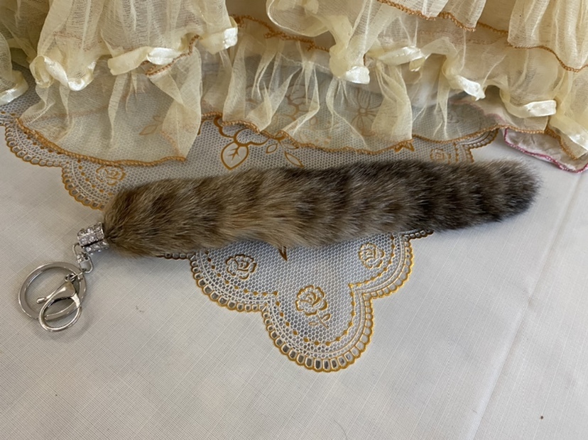 Keychains Lanyards Genuine Mink Fur Key Ring Real Raccoon Tail Tag Keychain Bag Hang Tassel Gift 230710