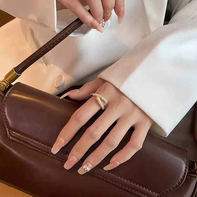 Highly Quality Rings Dy Twisted Designer Cross Ring Women Fashion nail Platinum Plated Thai Silver Jewelry Hypoallergenic chains Gift ring
Highly Quality Rings Dy Twisted Designer Cross Ring Women Fashion nail Platinum Plated Thai Silver Jewelry Hypoallergenic chains Gift ring