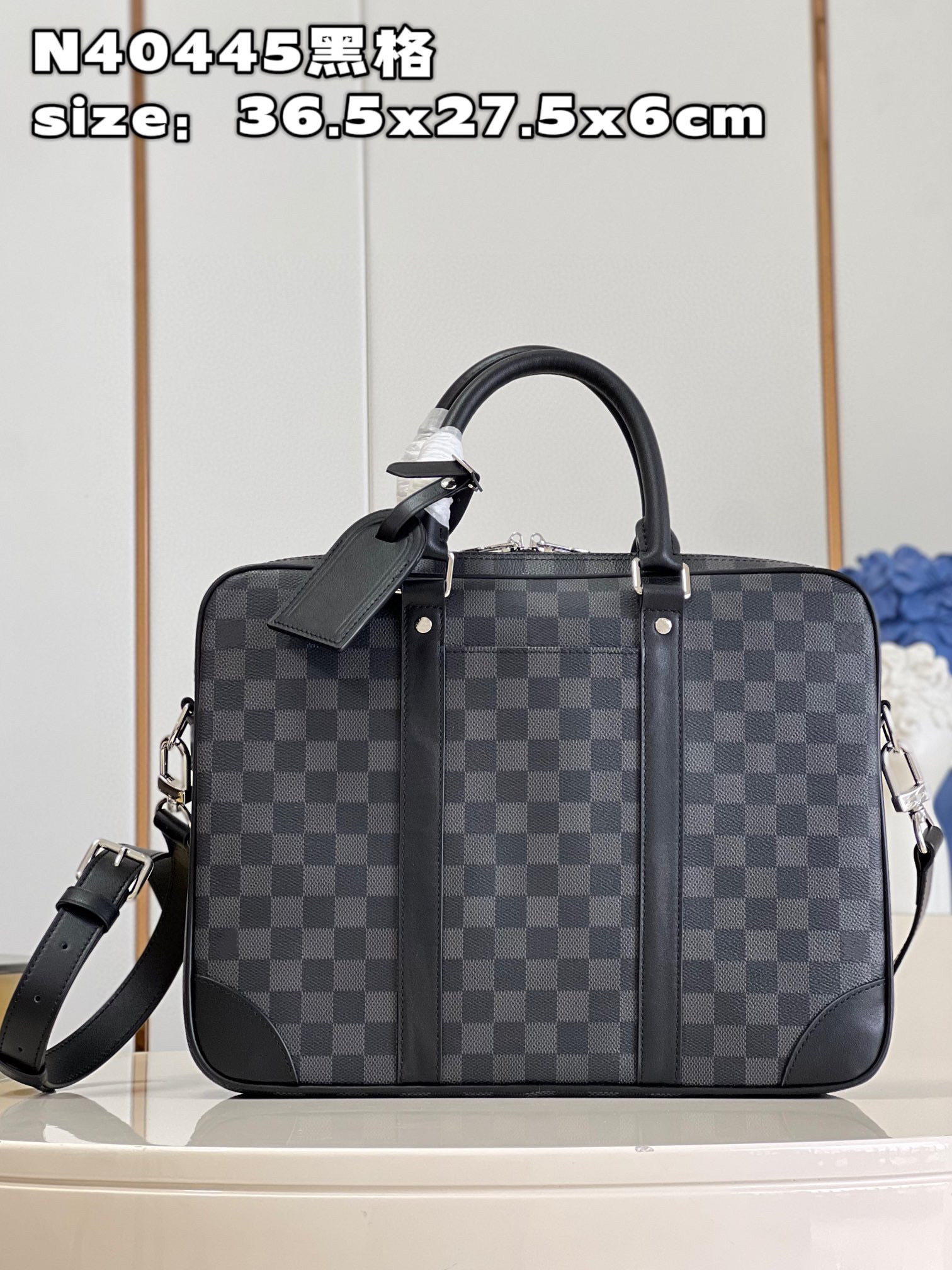 N40445 Men's briefcase High-end quality tote with leather straps external for easy storage of smartphones can accommodate a large capacity laptop, Black
N40445 Men's briefcase High-end quality tote with leather straps external for easy storage of smartphones can accommodate a large capacity laptop, Black