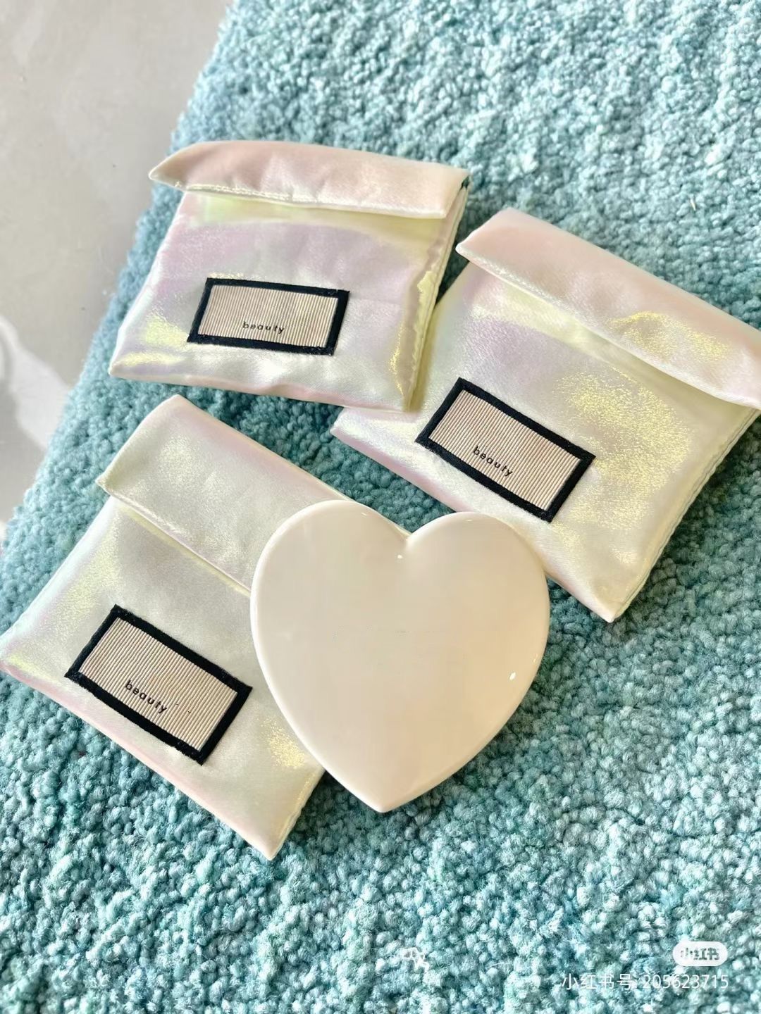 Flora Luxury Hand Mirror Women Silver Compact Mirror WIth dusk Travel Makeup Mirror Stainless Steel Pocket Vanity Mirror 2 Sided Portable Folding Mirror