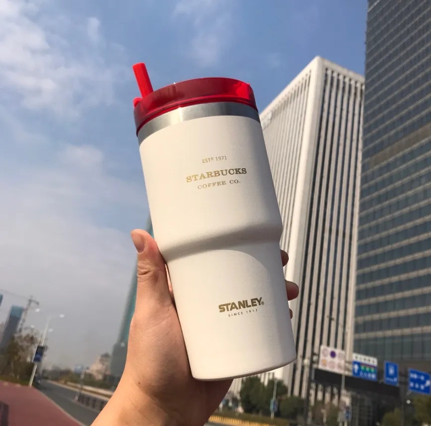 Starbucks and Stanley mug co-branded 20oz Tumbler stainless steel straw vehicle-mounted American cup large-capacity desktop cup office, Multi-color
Starbucks and Stanley mug co-branded 20oz Tumbler stainless steel straw vehicle-mounted American cup large-capacity desktop cup office, Multi-color