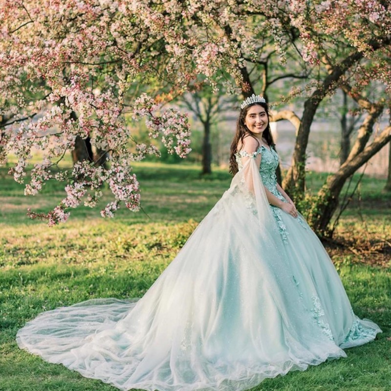 Mint Green Princess Ball Gown Quinceanera Dresses 2024 Bow Sparkly Sequins Appliques With Cape Vestidos De 15 anos