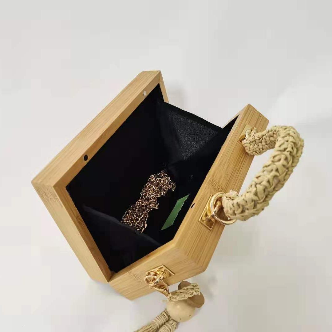 Evening Bags 2023 Summer Beach Bamboo Tassel Straw Woven Bag Cross body Single Shoulder Handag Rattan Rope Square Chain Strap Box 230711