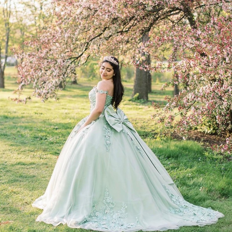 Mint Green Princess Ball Gown Quinceanera Dresses 2024 Bow Sparkly Sequins Appliques With Cape Vestidos De 15 anos