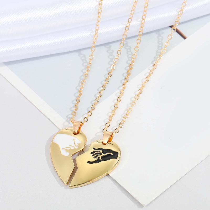 Chains Fashion Love Couple Necklace A Pair Of Pendants Stitching Magnets Attract Each Other Valentine's Exquisite Gifts
Chains Fashion Love Couple Necklace A Pair Of Pendants Stitching Magnets Attract Each Other Valentine's Exquisite Gifts