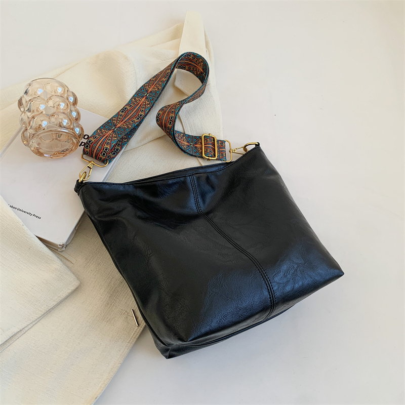Evening Bags IKE MARTI Women Vintage Crossbody Bag Geometric Strap Hobo 2023 Large Capacity Shoulder for Work School Handbag 230711