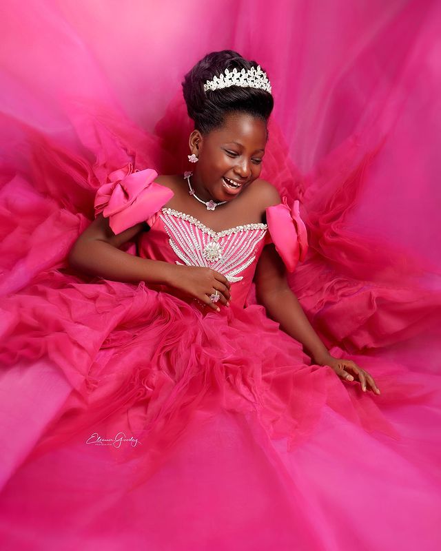 2023 Fuchsia Crystals Flower Girl Dresses Ball Gown Tiers Organza Tutu Lilttle Kids Birthday Pageant Weddding Gowns ZJ518